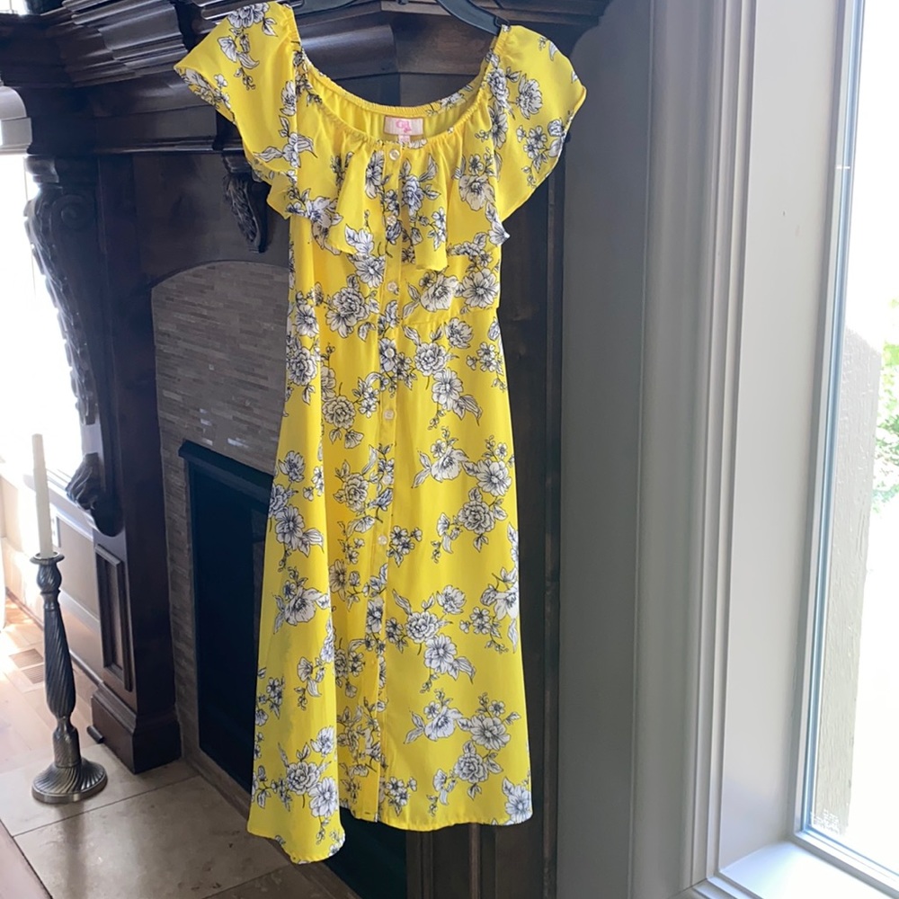 Gianni Bini girls (GB girls) dress.  Yellow w/flowers.  Small